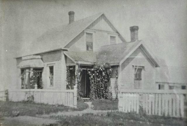Photo of the Lucy Maud Montgomery Birthplace, New London, PEI.