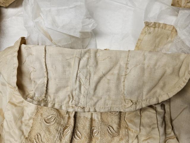 Roughly hand-stitched and basted interior of the ivory silk and lace waist of Mrs. T.G. Ives, worn in September 1910.